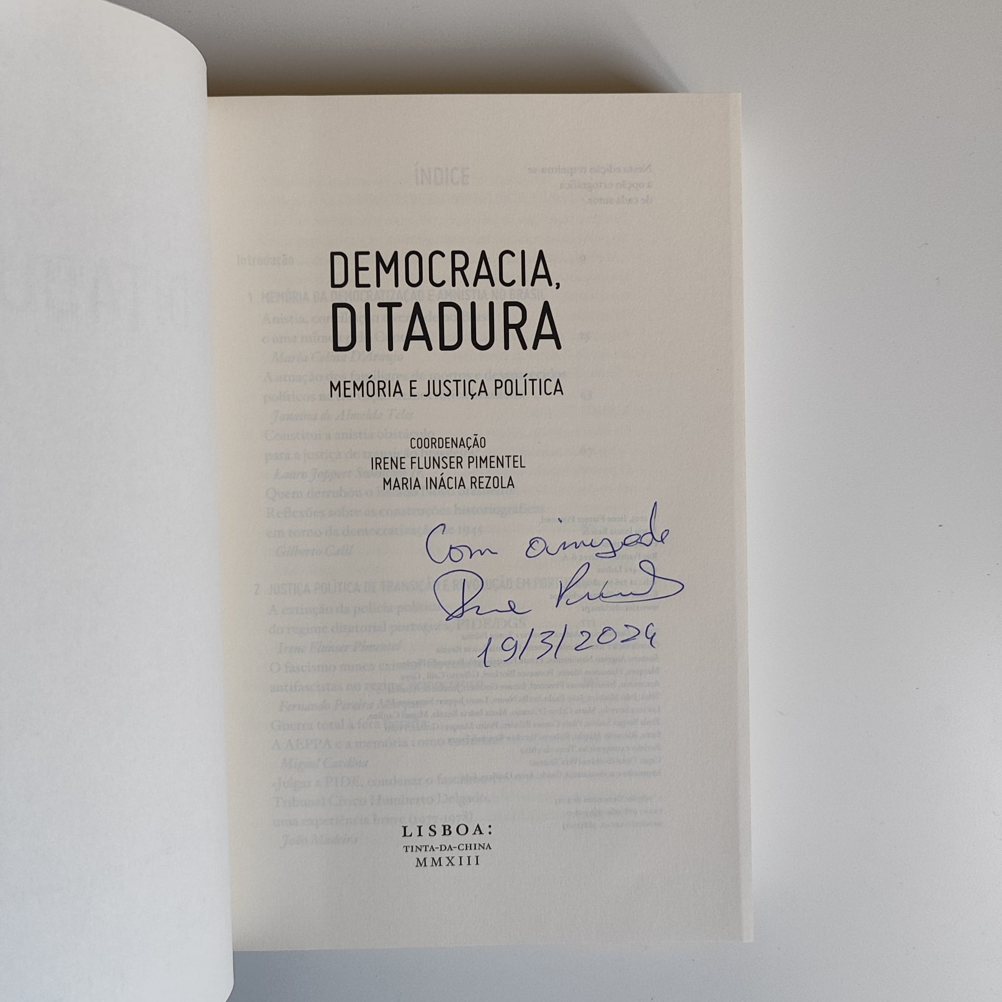 Democracia e Ditadura, de Irene Flunser Pimentel