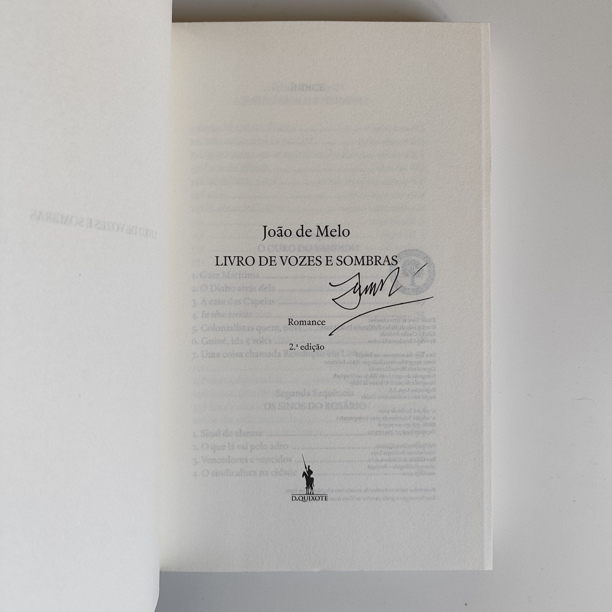 Livro de Vozes e Sombras, de João de Melo